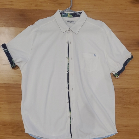 Tommy Bahama Other - White Short Sleeve Men's Shirt With Tropical Accents